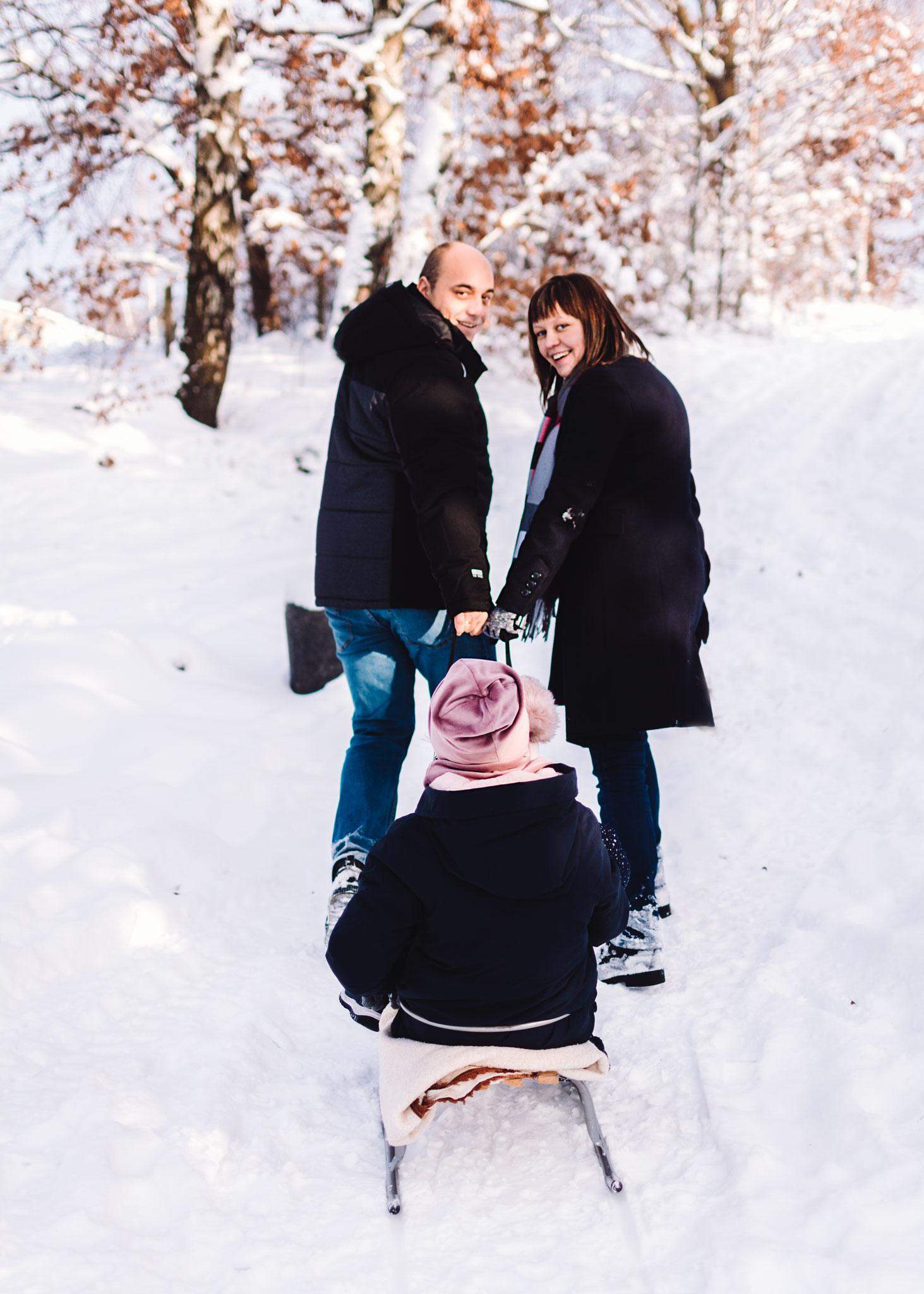 Na zdjęciu znajduje się chłopiec, który przyjmował pierwszą komunię świętą