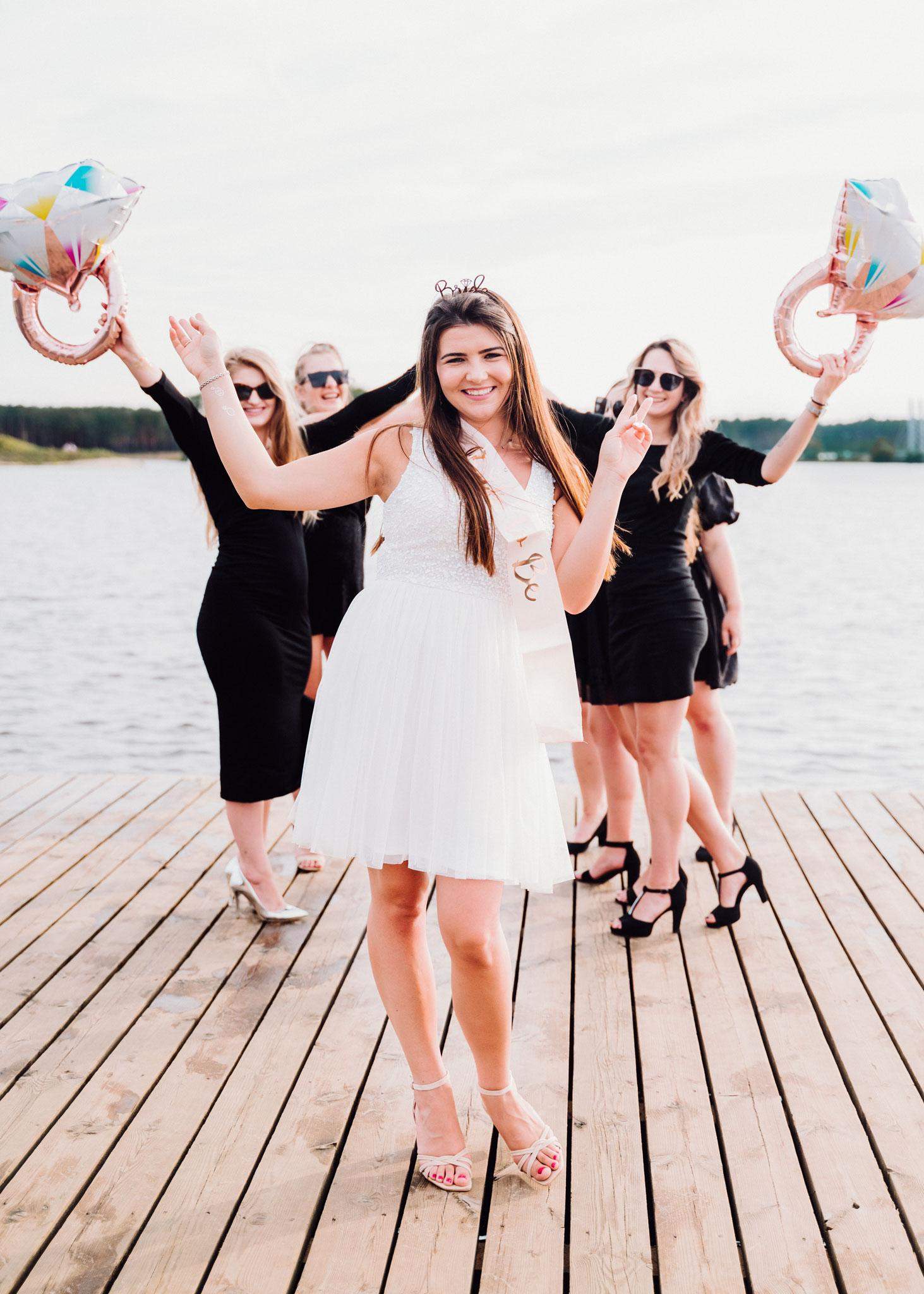 Zdjęcie przyszłej Panny Młodej wraz z koleżankami